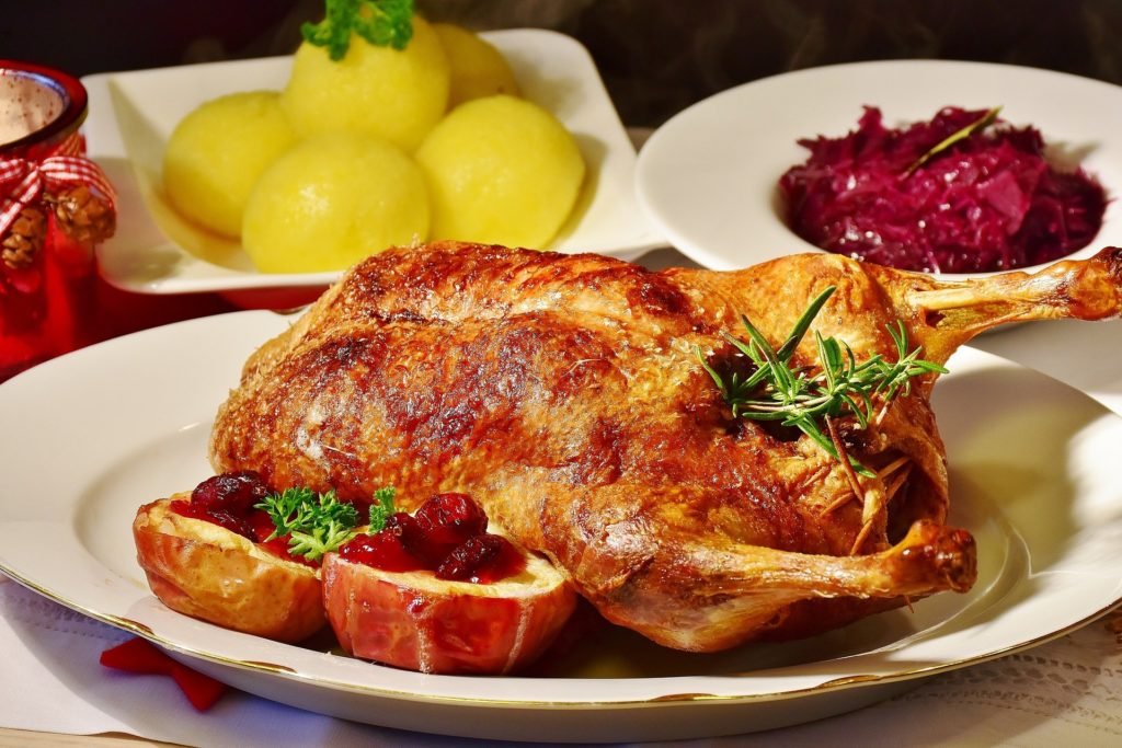 Traditionelles Weihnachtsessen Entenbraten